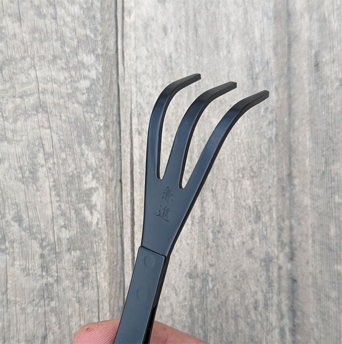 Tweezers with Rake